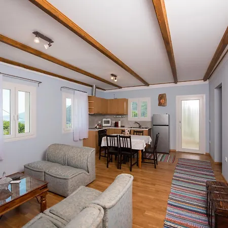 Apartment Marianna's And Aristidis' Sívros