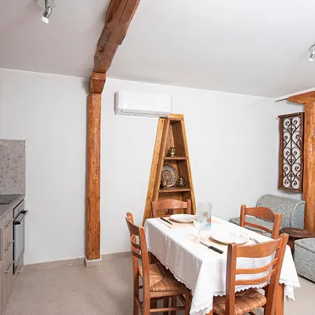 Marianna's And Aristidis' アパート