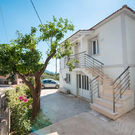 アパート Marianna's And Aristidis'